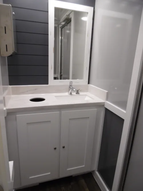4-Stall Luxury Estate #1492 - Image 5